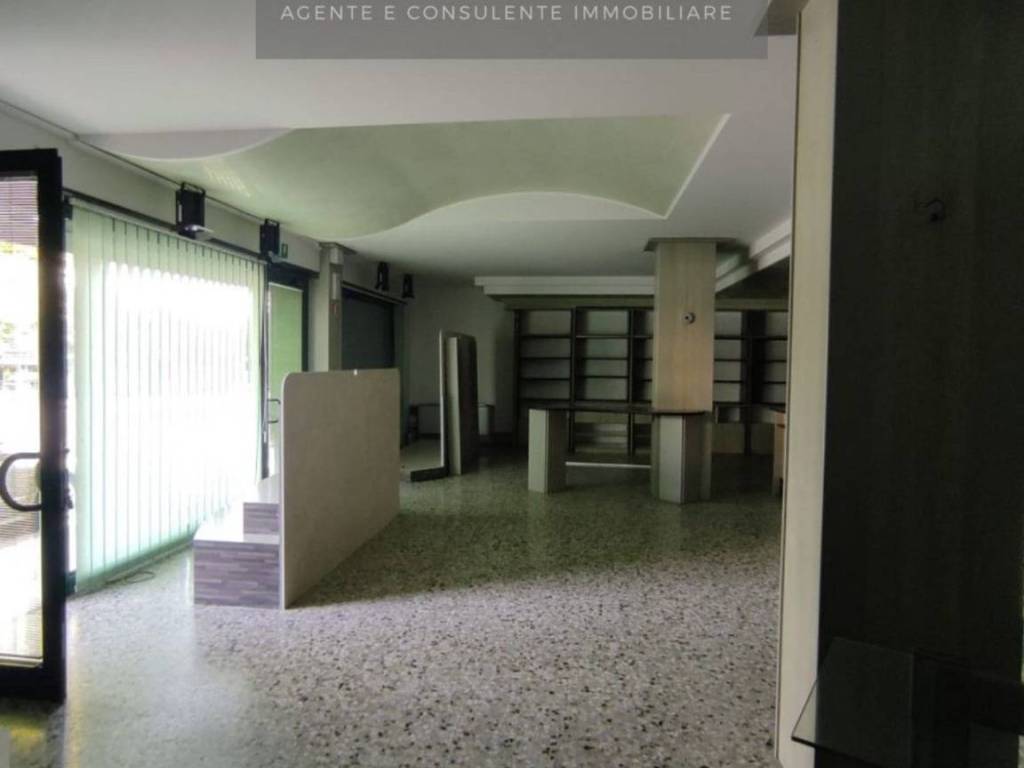 negozio in vendita a Conegliano