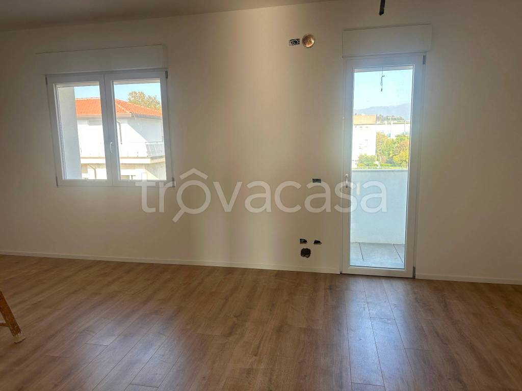appartamento in vendita a Conegliano in zona Campolongo