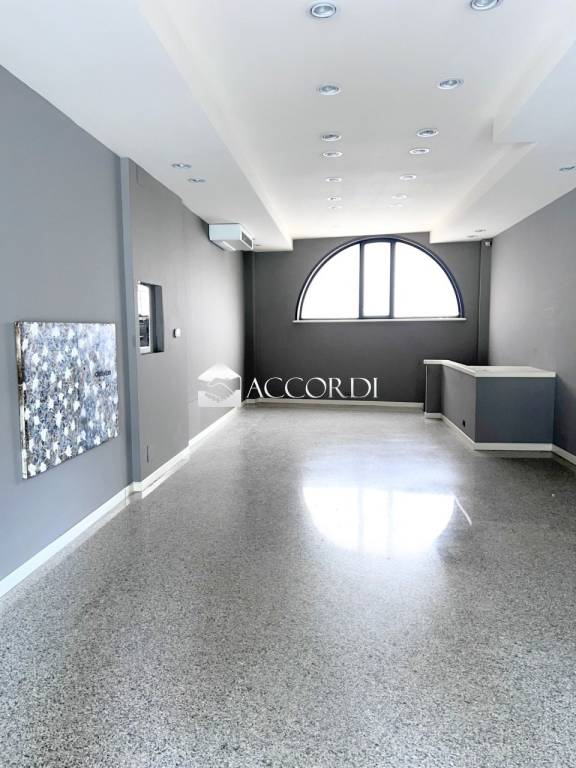 negozio in vendita a Conegliano