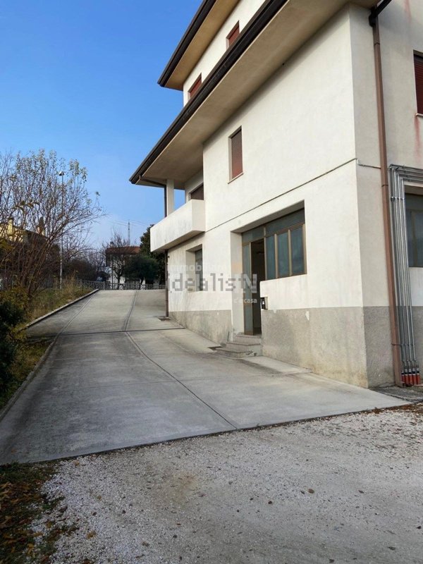 locale di sgombero in vendita a Conegliano in zona Ogliano