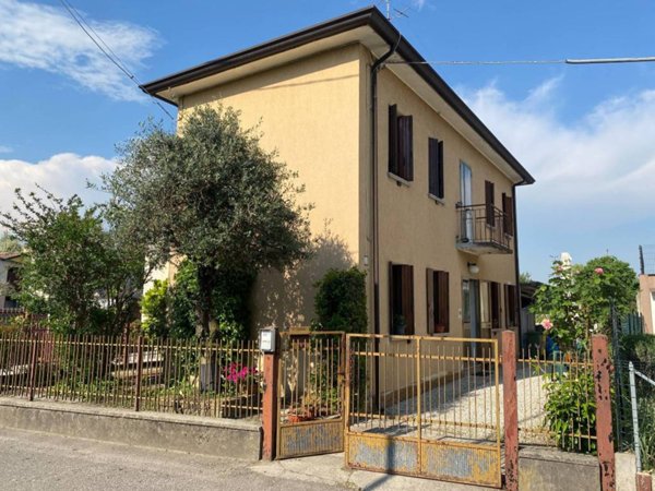 casa indipendente in vendita a Conegliano