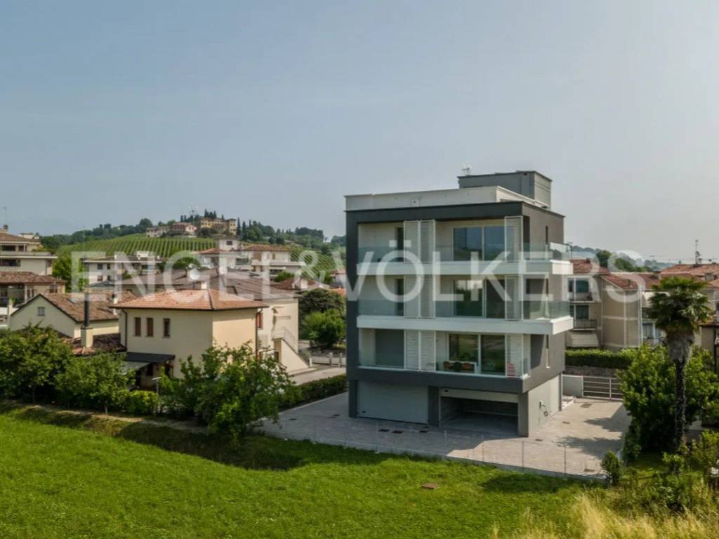 appartamento in vendita a Conegliano in zona Parè