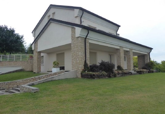 casa indipendente in vendita a Conegliano in zona Collalbrigo