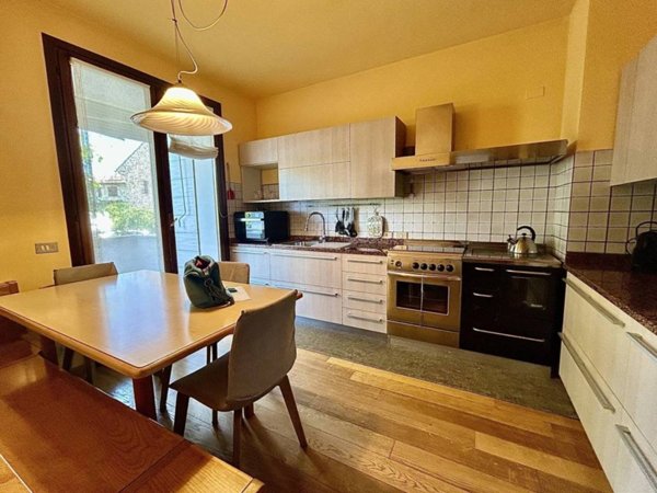 casa indipendente in vendita a Conegliano in zona Parè