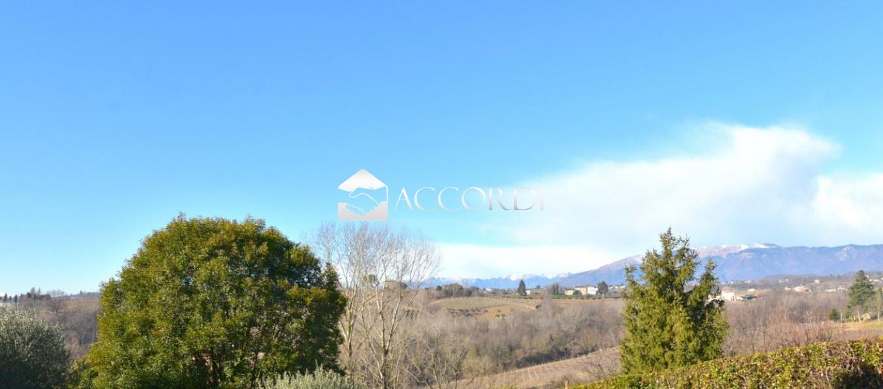 casa indipendente in vendita a Conegliano in zona Collalbrigo