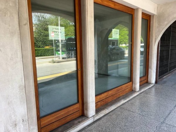 negozio in vendita a Conegliano