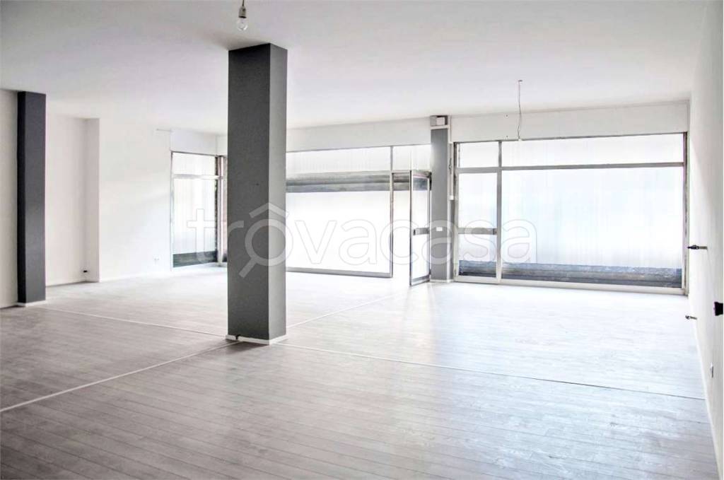 negozio in vendita a Conegliano