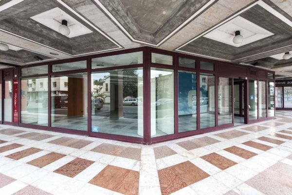 negozio in vendita a Conegliano