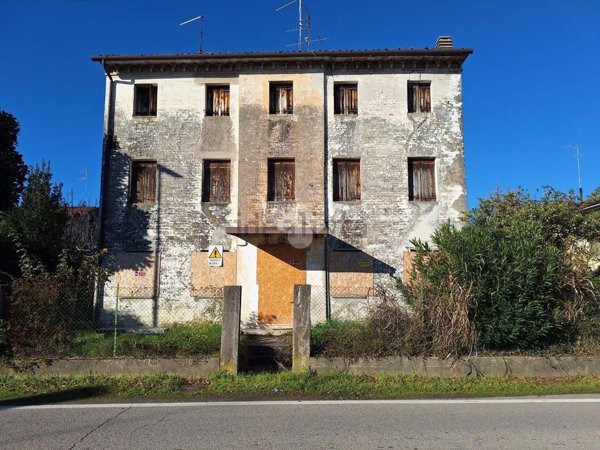casa indipendente in vendita a Conegliano in zona Parè
