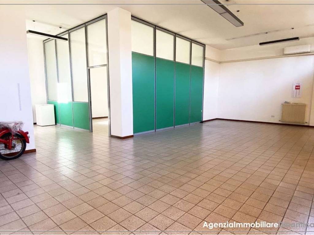 negozio in vendita a Conegliano