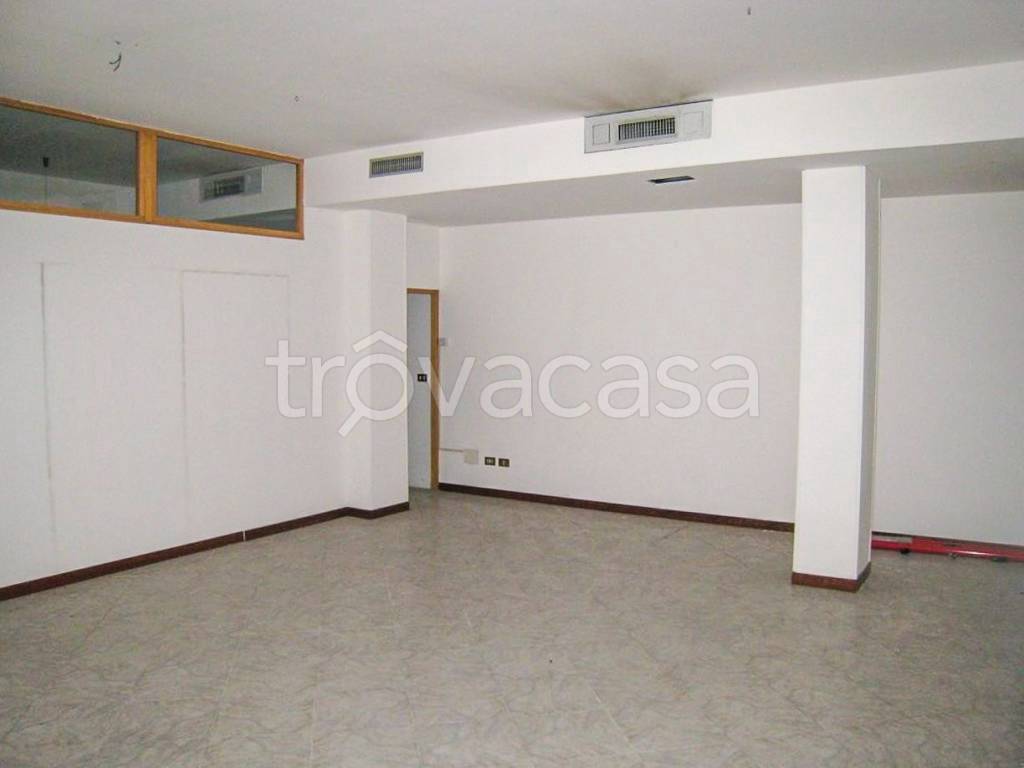 negozio in vendita a Conegliano