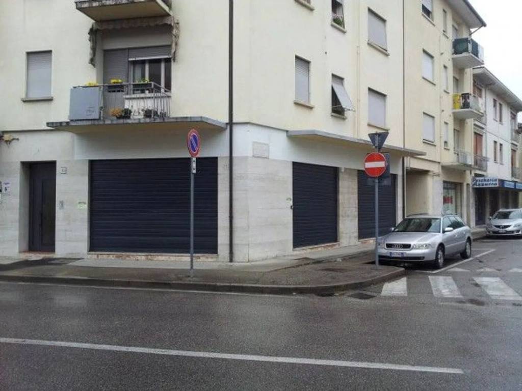negozio in vendita a Conegliano