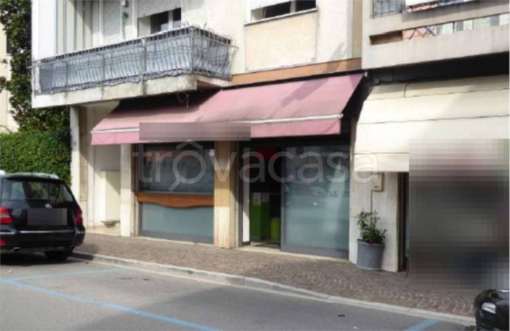 negozio in vendita a Conegliano