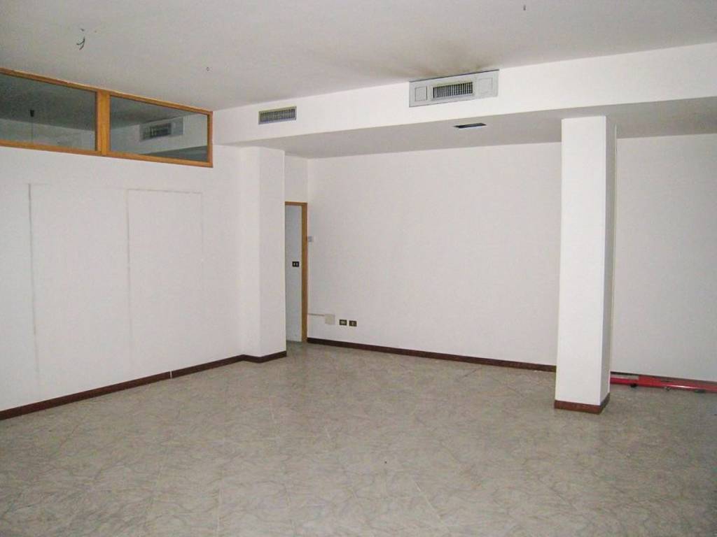 negozio in vendita a Conegliano