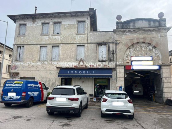 negozio in vendita a Conegliano
