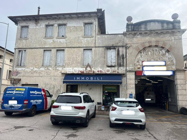 negozio in vendita a Conegliano