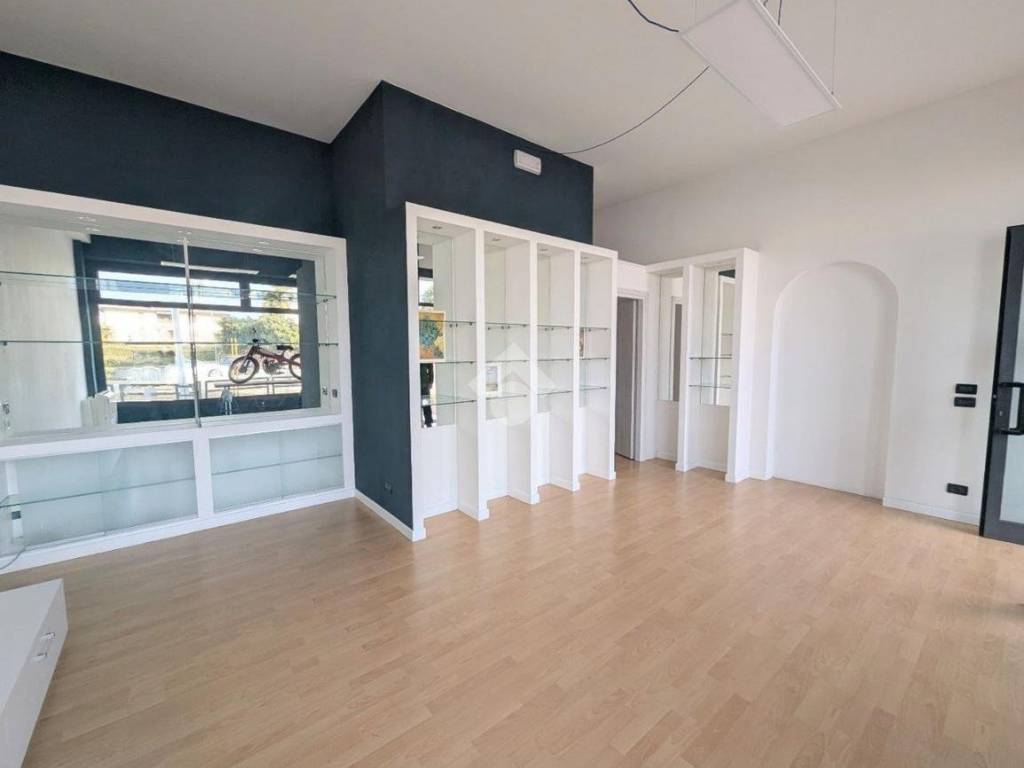 negozio in vendita a Conegliano