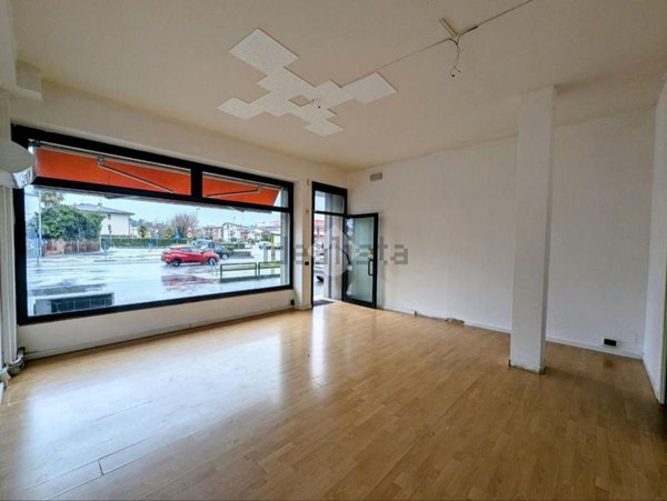 negozio in vendita a Conegliano