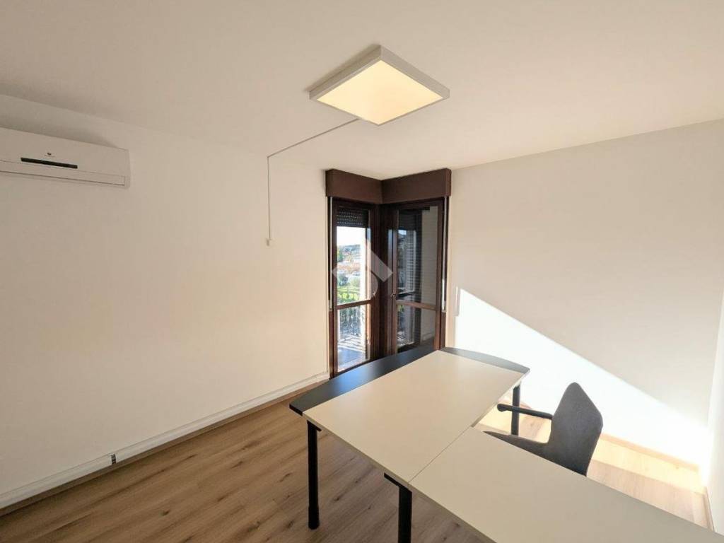 ufficio in vendita a Conegliano