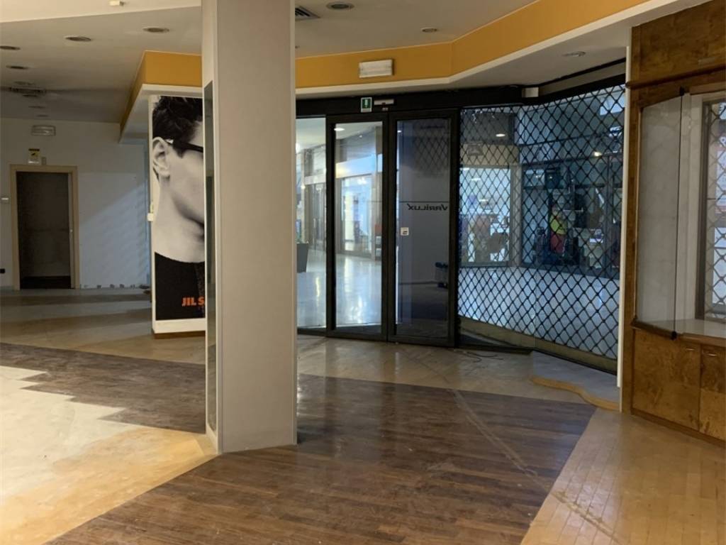 negozio in vendita a Conegliano