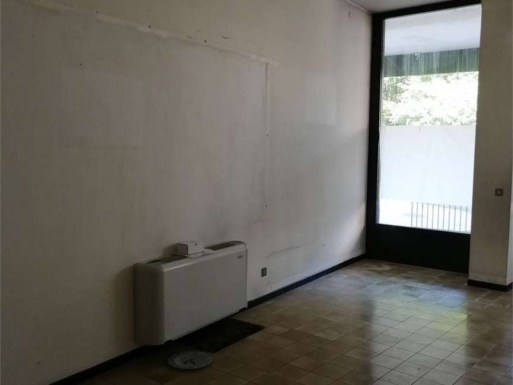 negozio in vendita a Conegliano in zona Campolongo