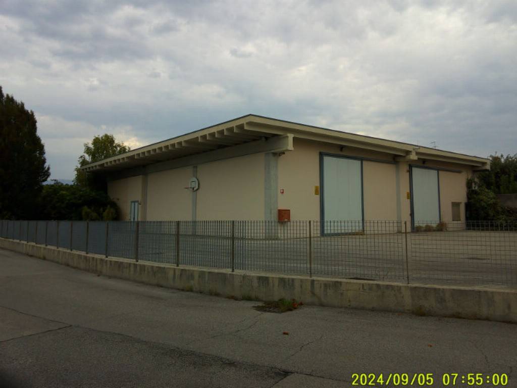 locale di sgombero in vendita a Conegliano