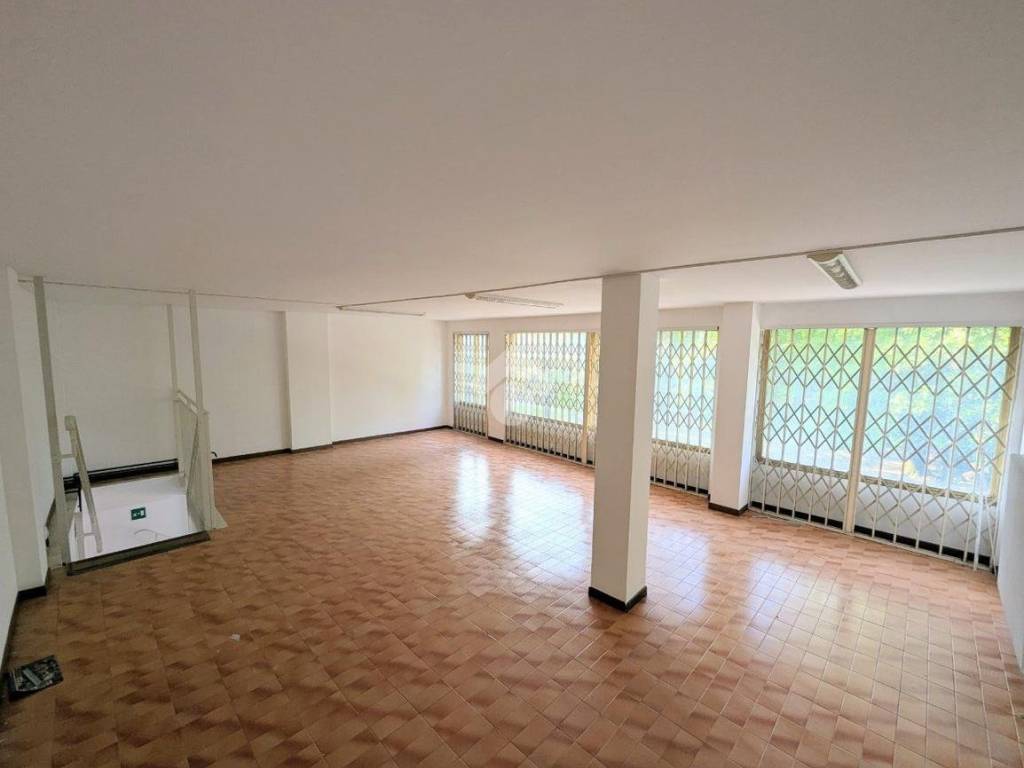 negozio in vendita a Conegliano