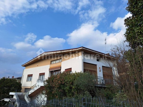 esavano in vendita a Conegliano in zona Ogliano