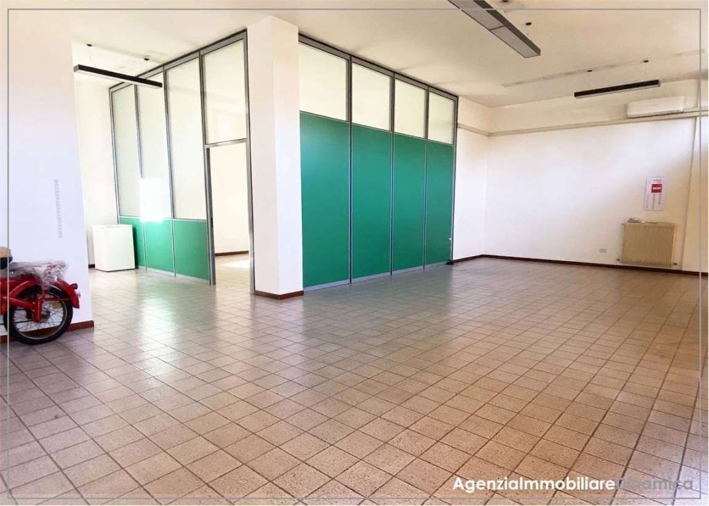 negozio in vendita a Conegliano