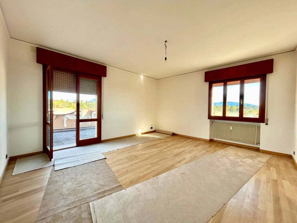 appartamento in vendita a Conegliano in zona Parè