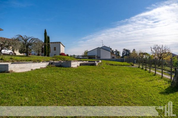 negozio in vendita a Conegliano in zona Scomigo