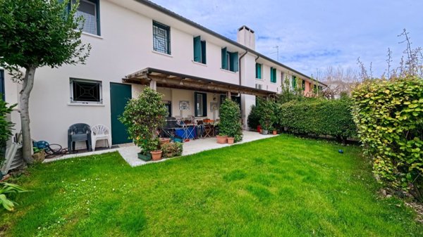 casa indipendente in vendita a Conegliano in zona Campolongo