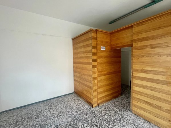 negozio in vendita a Conegliano in zona Parè