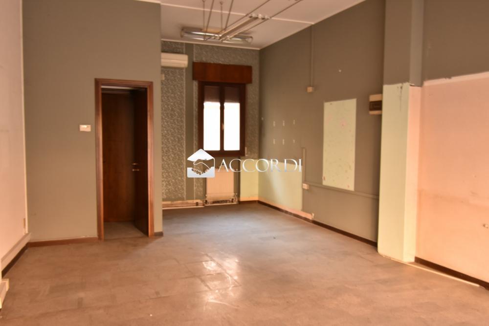 negozio in vendita a Conegliano
