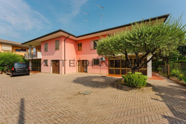 casa indipendente in vendita a Conegliano in zona Parè