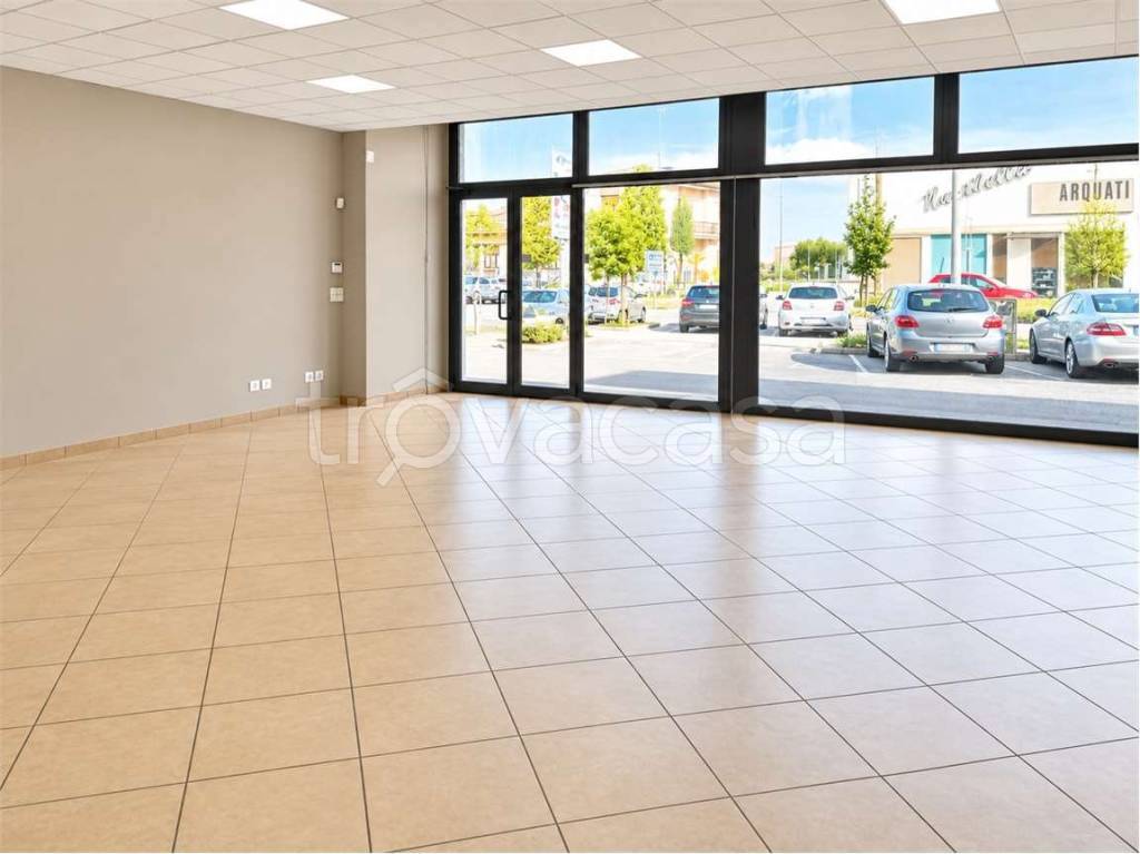 locale commerciale in vendita a Conegliano in zona Costa