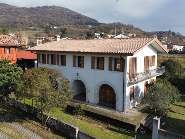 casa indipendente in vendita a Cordignano in zona Villa di Villa