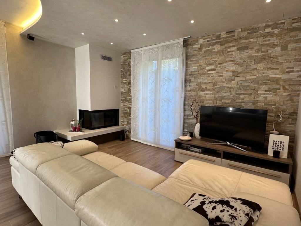 casa indipendente in vendita a Cordignano in zona Villa di Villa