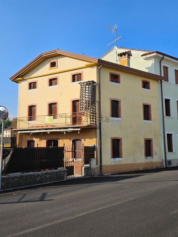 casa indipendente in vendita a Cordignano in zona Villa di Villa