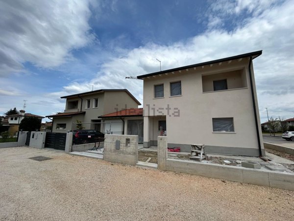casa indipendente in vendita a Cordignano in zona Pinidello