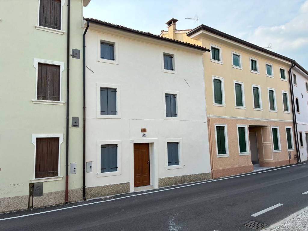 casa indipendente in vendita a Cordignano in zona Villa di Villa