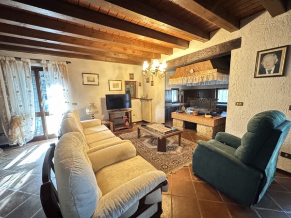 casa indipendente in vendita a Cordignano in zona Villa di Villa