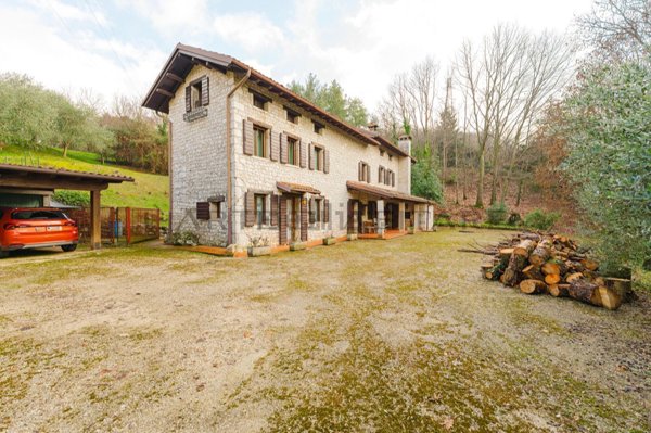 casa indipendente in vendita a Cordignano in zona Villa di Villa
