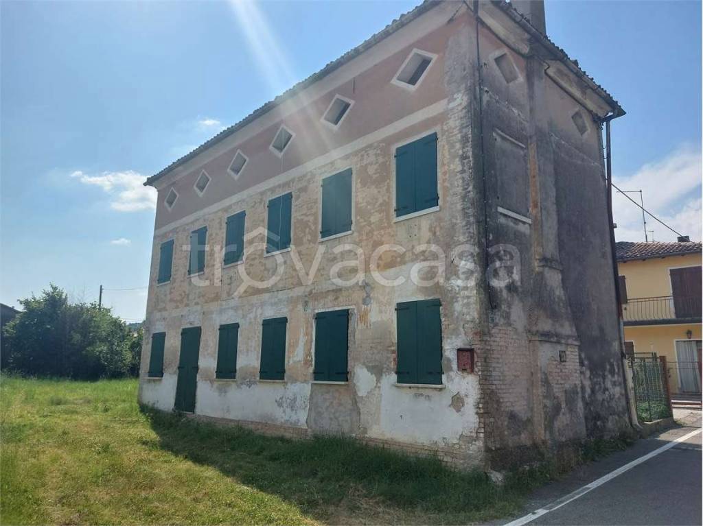 casa indipendente in vendita a Cornuda