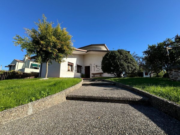 casa indipendente in vendita a Cornuda