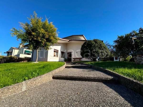casa indipendente in vendita a Cornuda