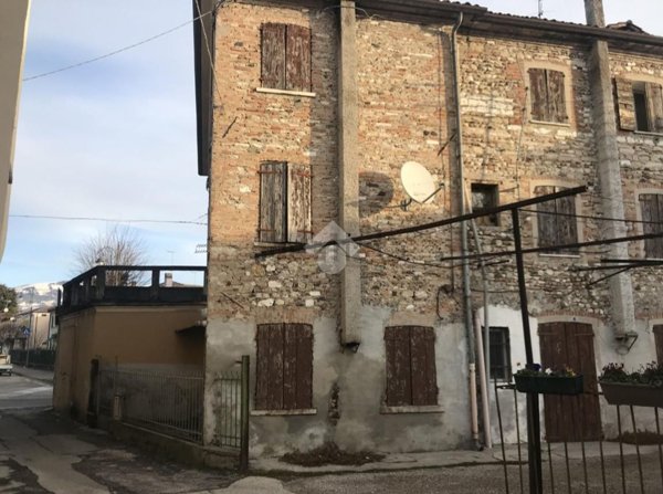 casa indipendente in vendita a Cornuda