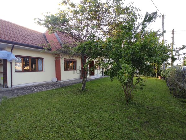 casa indipendente in vendita a Cornuda