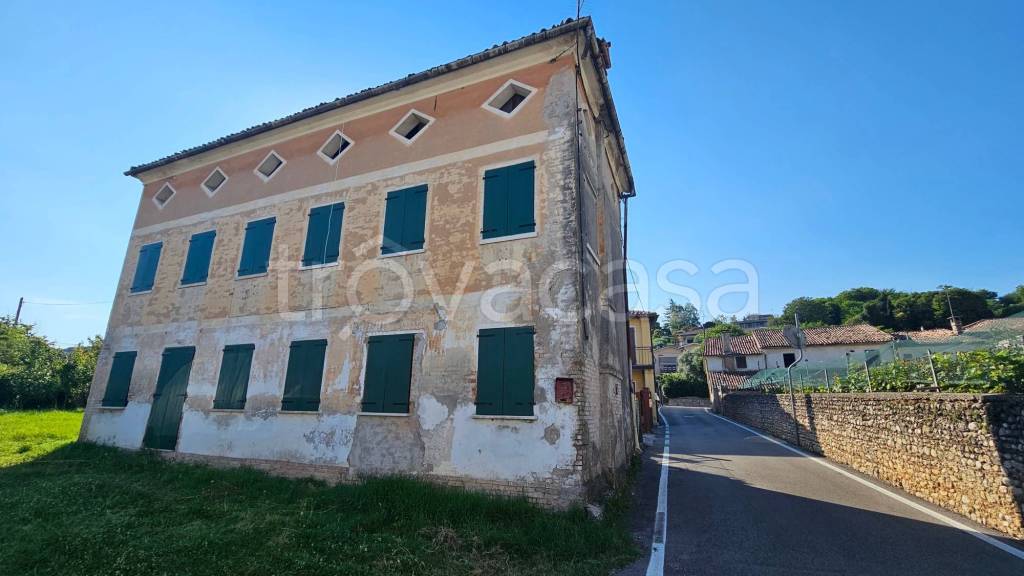 casa indipendente in vendita a Cornuda