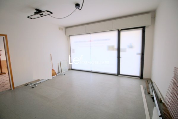 locale commerciale in vendita a Cornuda